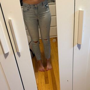 Old Navy Light Blue Cropped Jeans